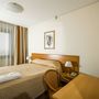 Отель Виктория, Люкс с 2 кроватями с кабинетом, фото 32
