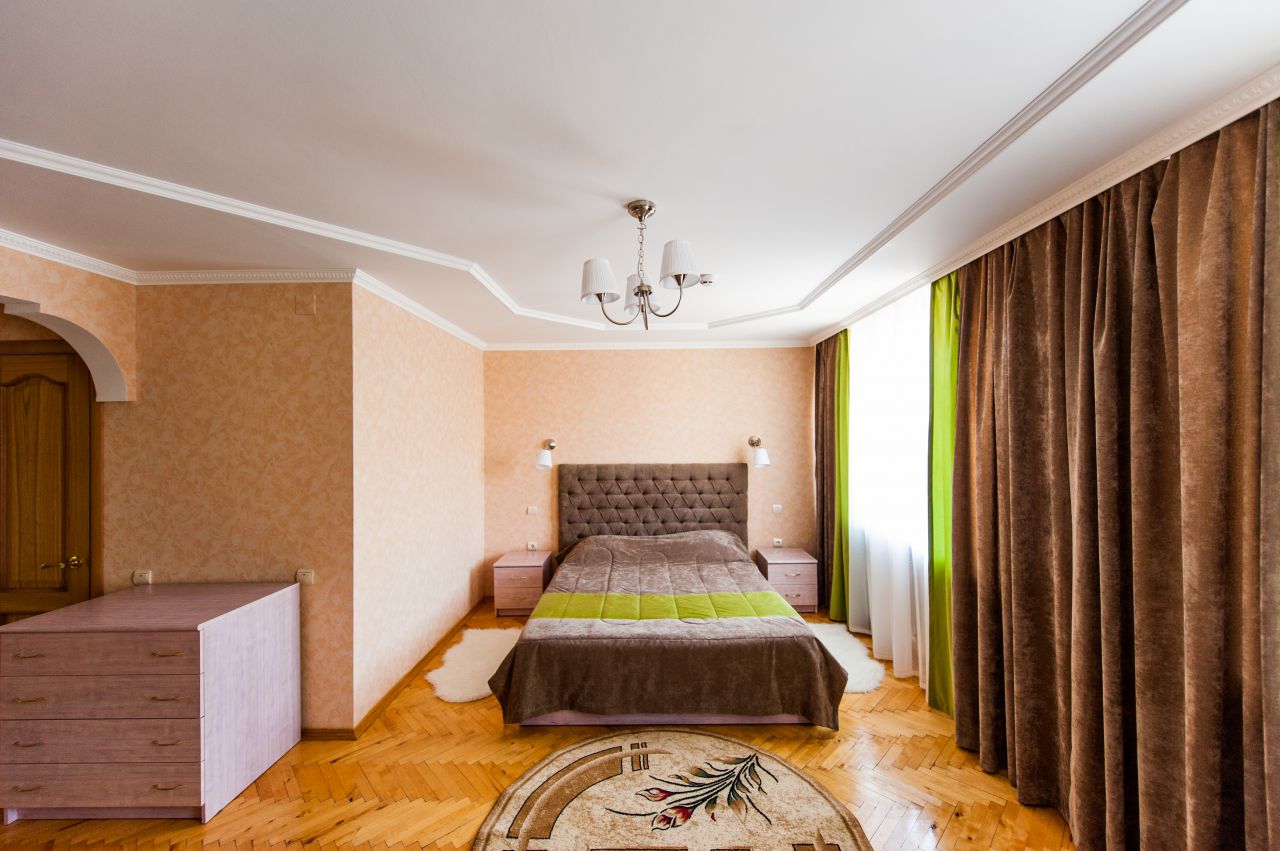 Гостиница курская недорого. Курск гостиница Bed Breakfast. Курск Ленина 87 гостиница Брэкфест. Гостевой дом Курск. Отель бед энд Брекфаст.