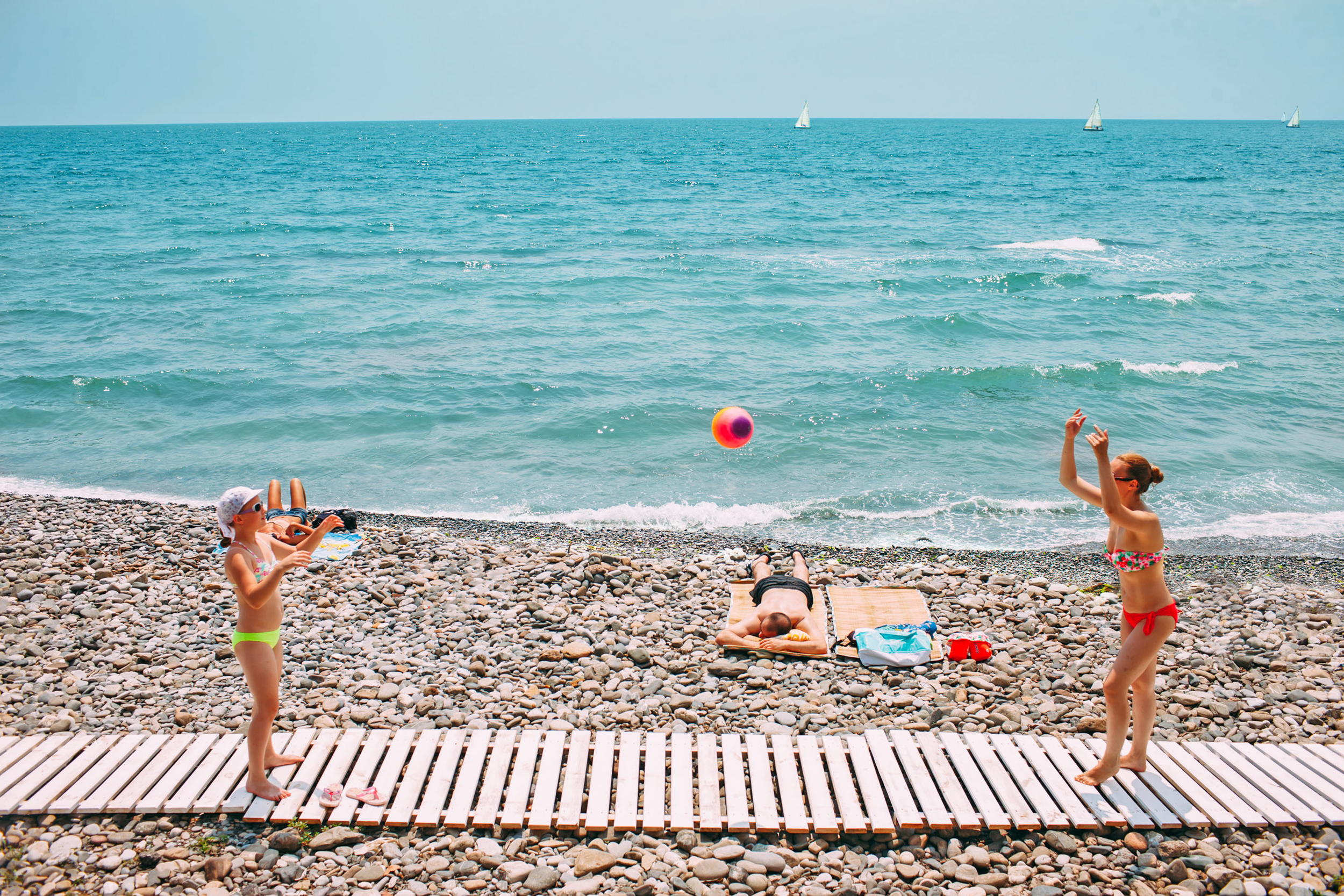 Сочи пляж для ребенка. Сочи парк отель море. Сочи пляж. Сочи летом пляж. Черное море пляж Сочи.