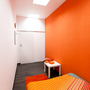 Хостел Тепло, Двухместный номер с одной двуспальной кроватью "оранж", фото 68