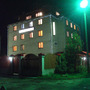 Отель Два крыла, ночной фасад, фото 2