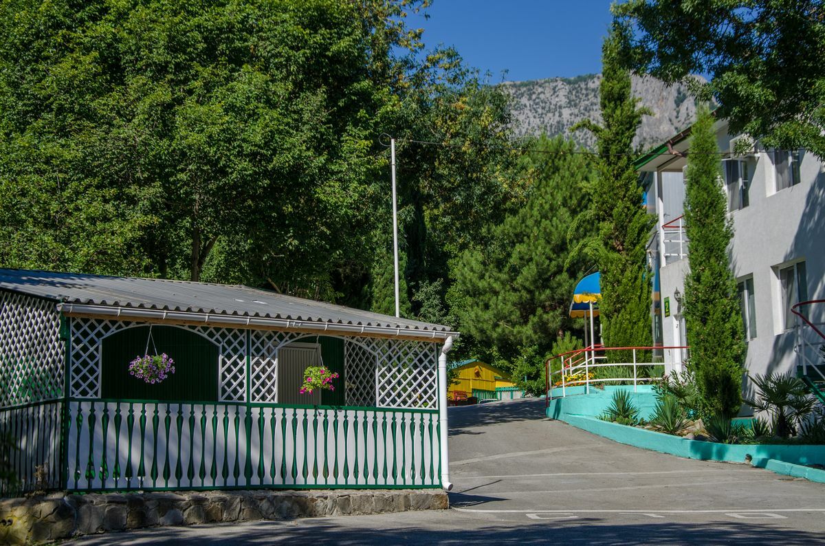 Пансионат ая. Ай-Лия пансионат в Алуште. Пансионат в Крыму ай Лия. Айлия Крым пансионат. Пансионат ай-Лия в Алуште малый Маяк.